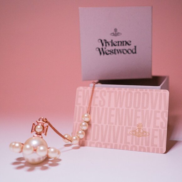 Vivienne Westwood Long Orb Pearl Necklace - Picture 6 of 7
